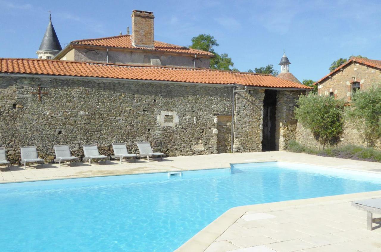 Chateau Breduriere Moutiers-sur-le-Lay Exterior photo